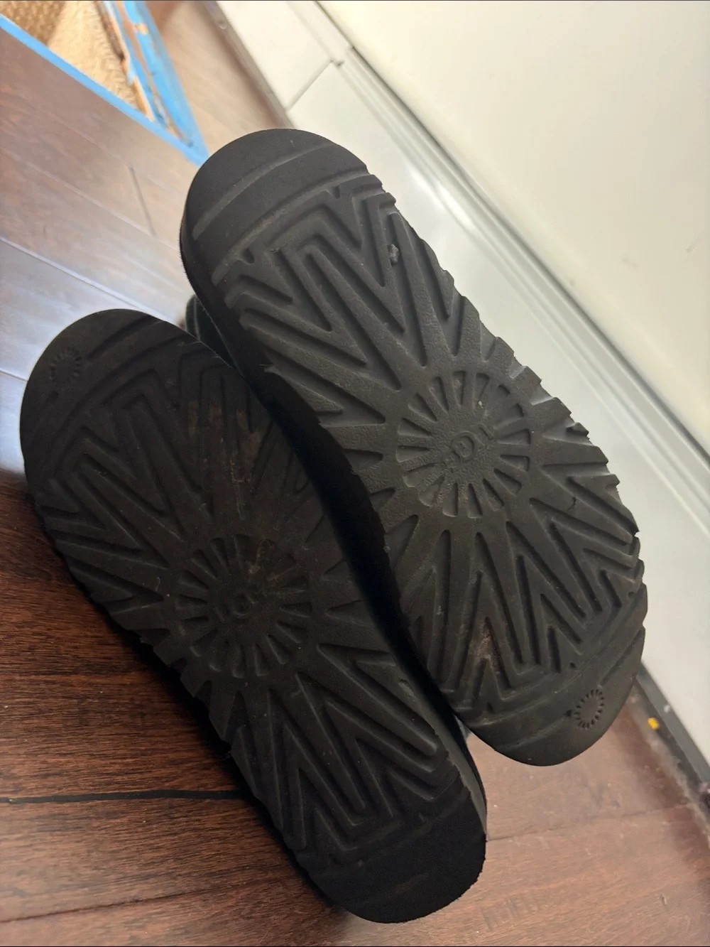UGGS ! Size 8 Women’s Black Button-Detail Winter Boots *1 button missing